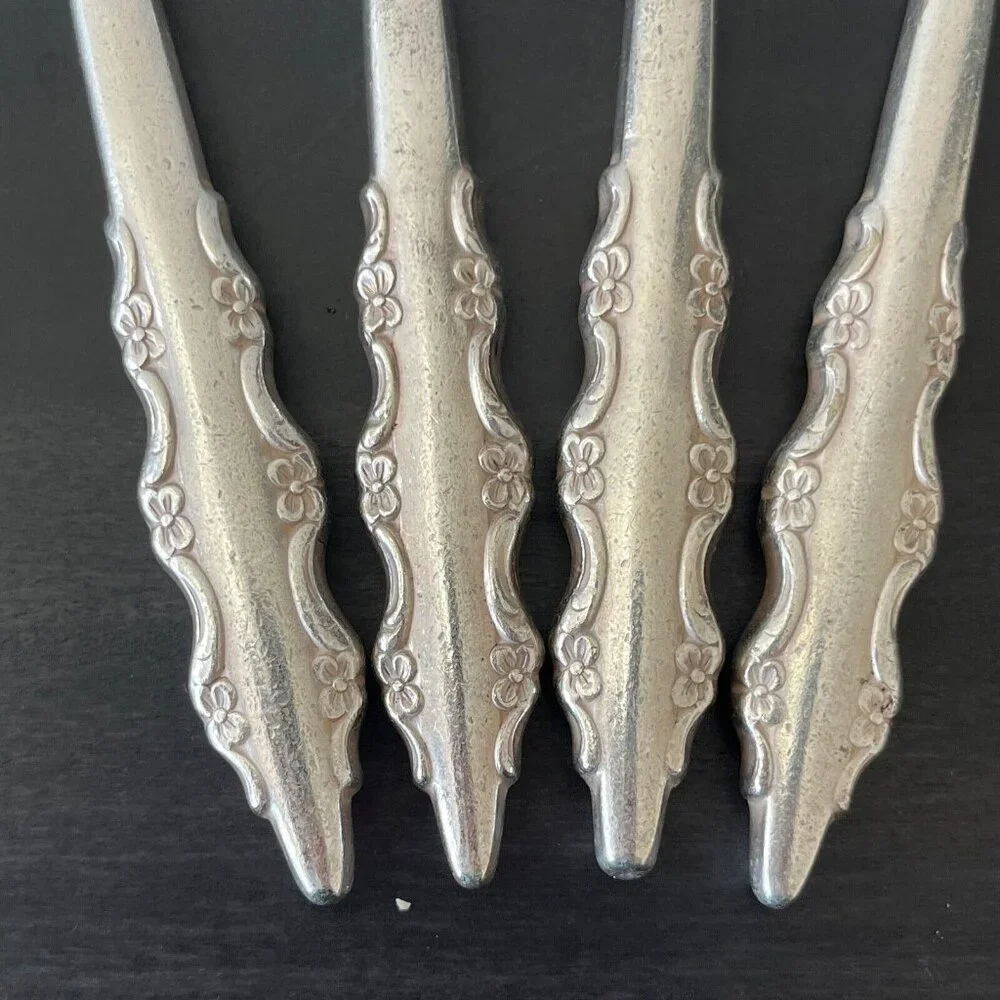 International Deep Silver 1969 Empress ~ 4 Dinner Knives